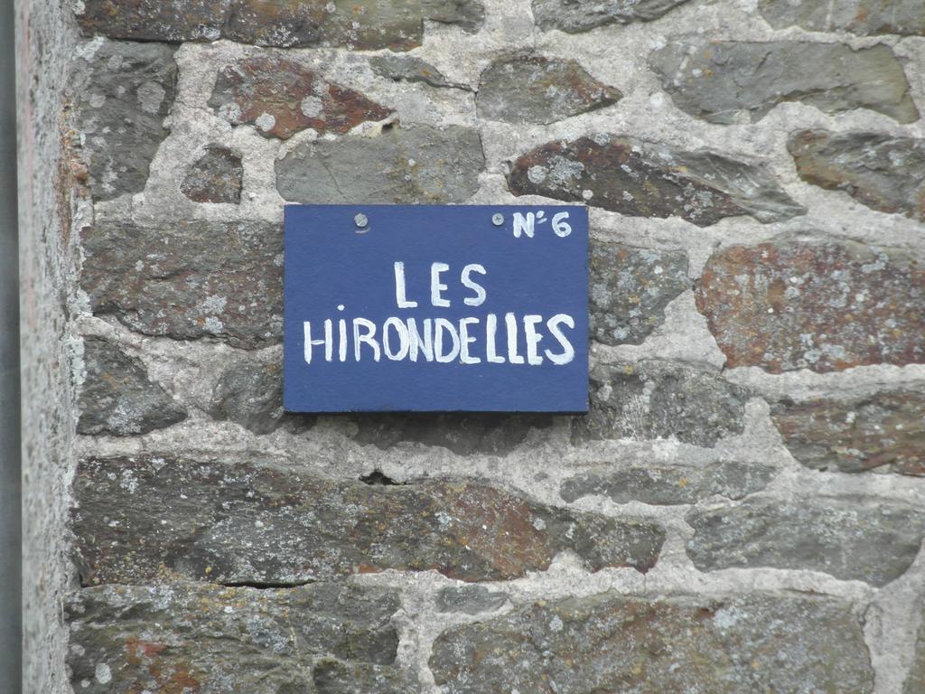Вилла Les Hirondelles De La Baie Vains Экстерьер фото